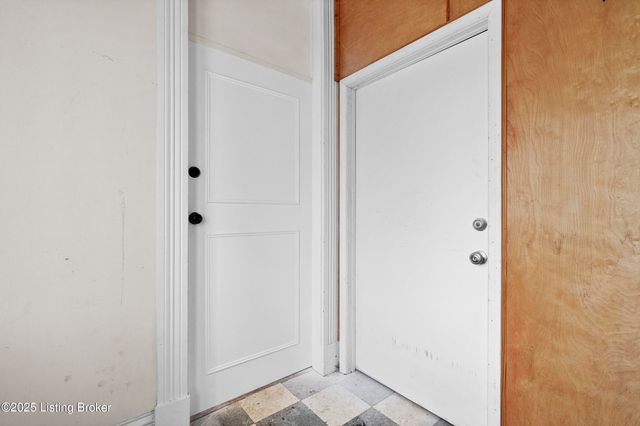 1042 S 6th St, Louisville, KY 40203