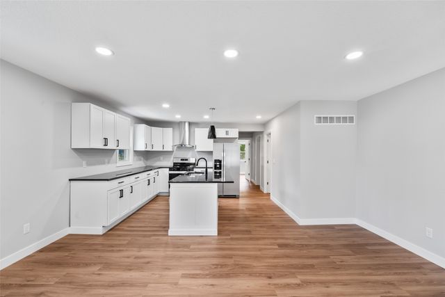 4335 NE 32nd Street, Des Moines, IA 50021