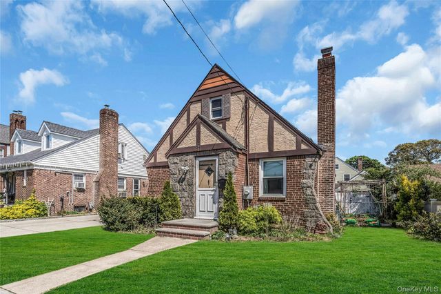 81 Midwood Street, Valley Stream, NY 11580