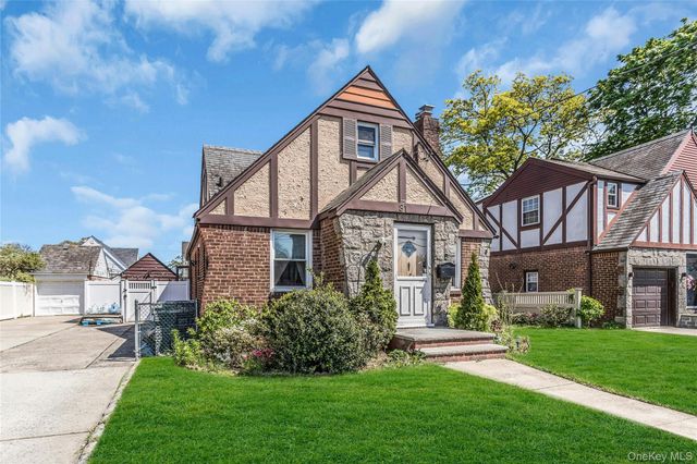 81 Midwood Street, Valley Stream, NY 11580