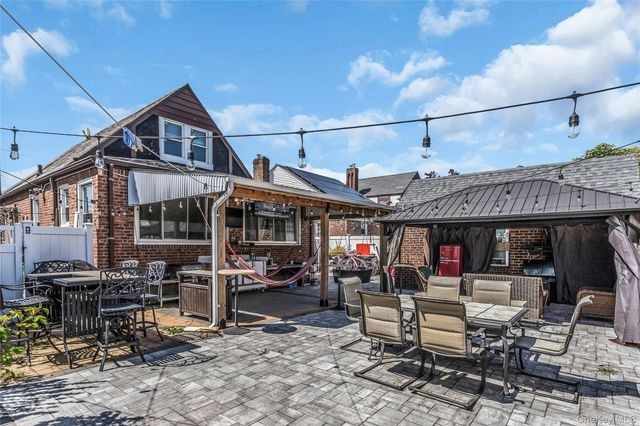 81 Midwood Street, Valley Stream, NY 11580