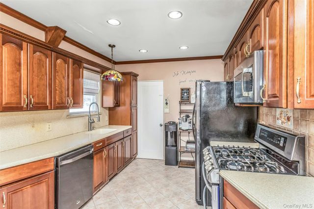 81 Midwood Street, Valley Stream, NY 11580