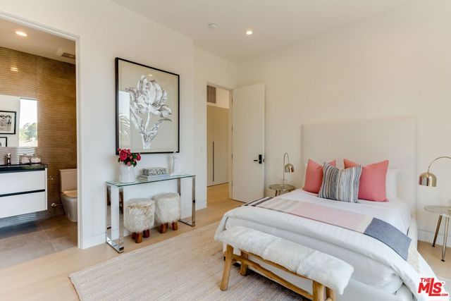 12119 Travis Street, Los Angeles, CA 90049