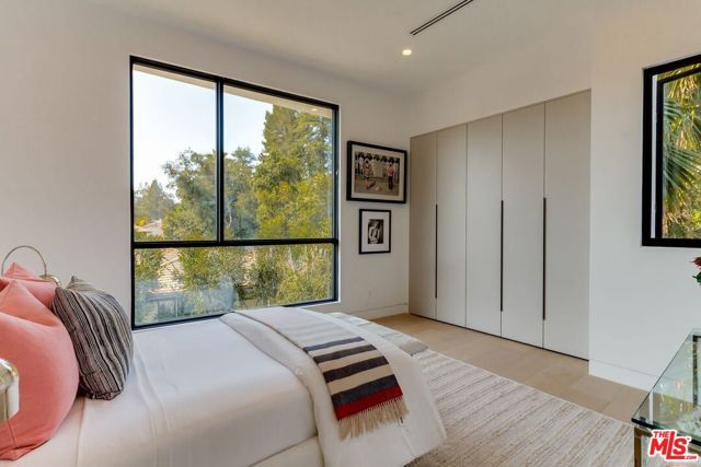 12119 Travis Street, Los Angeles, CA 90049