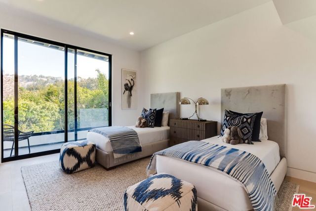 12119 Travis Street, Los Angeles, CA 90049
