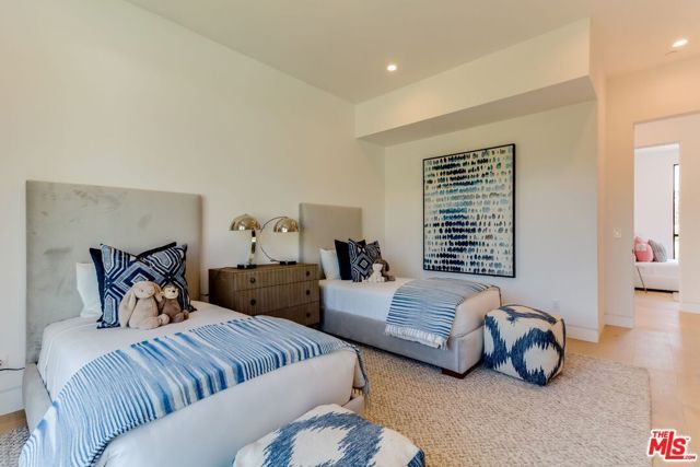 12119 Travis Street, Los Angeles, CA 90049