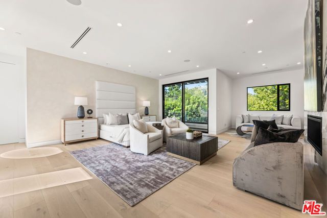 12119 Travis Street, Los Angeles, CA 90049