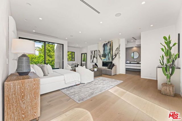 12119 Travis Street, Los Angeles, CA 90049
