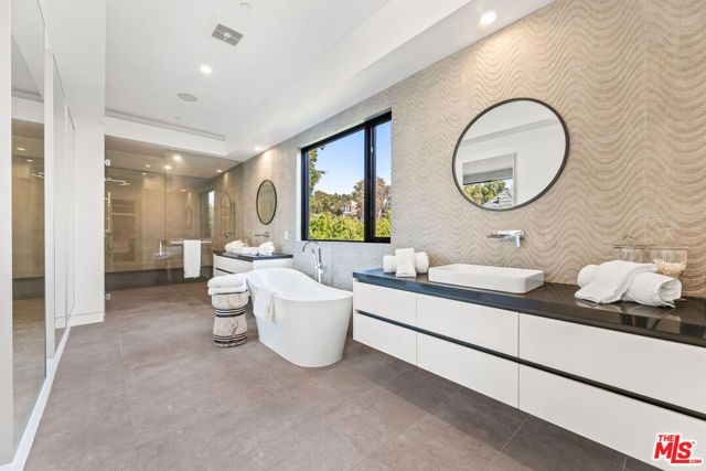 12119 Travis Street, Los Angeles, CA 90049