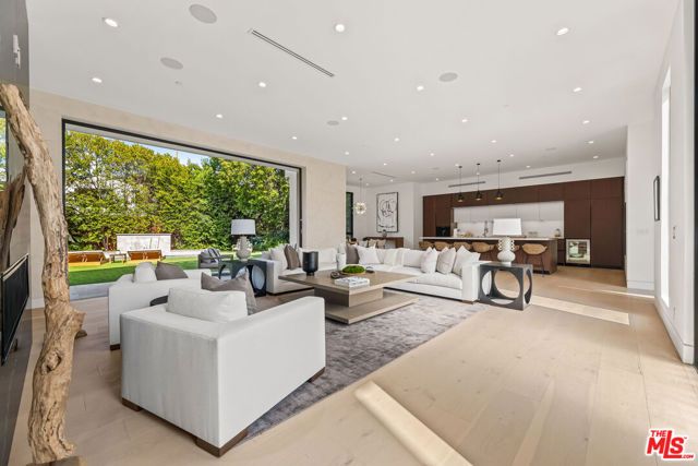 12119 Travis Street, Los Angeles, CA 90049