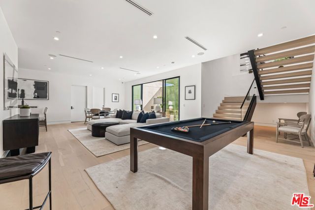 12119 Travis Street, Los Angeles, CA 90049