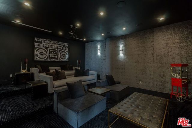 12119 Travis Street, Los Angeles, CA 90049