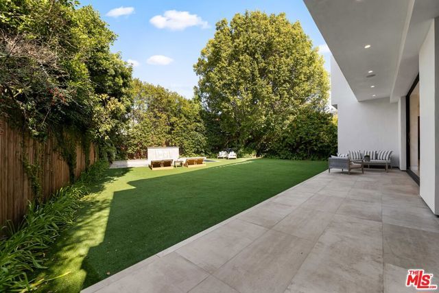 12119 Travis Street, Los Angeles, CA 90049