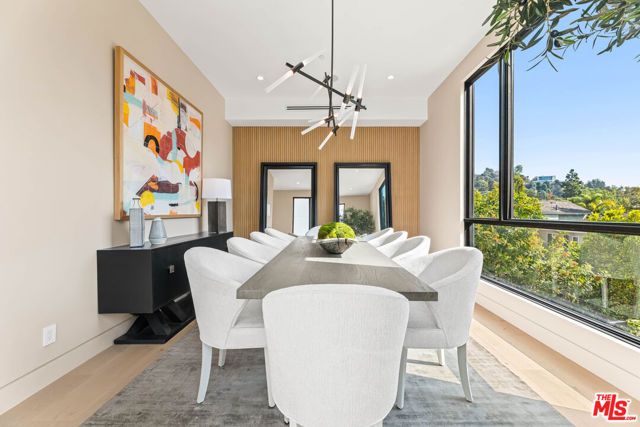 12119 Travis Street, Los Angeles, CA 90049