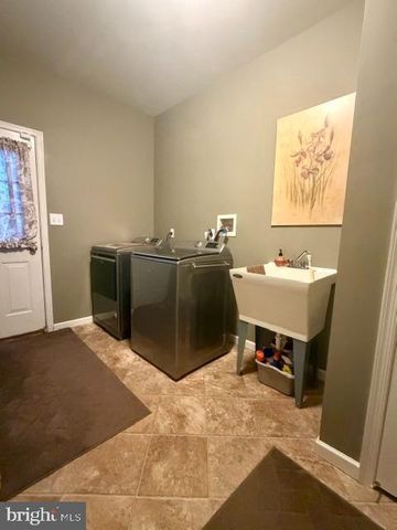 236 BUCKHEAD LN, Douglassville, PA 19518
