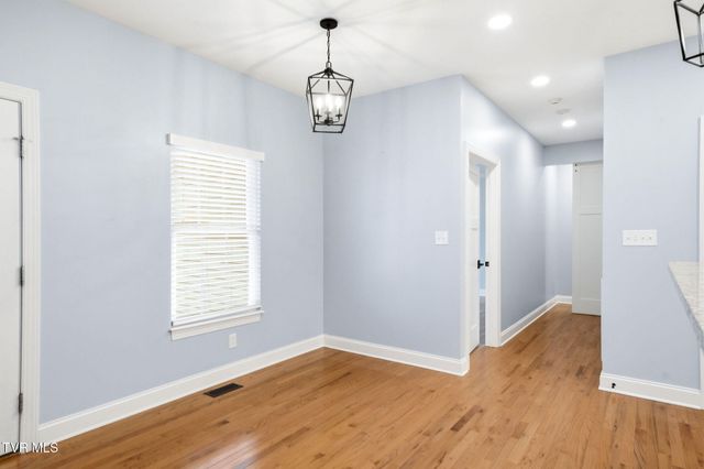 442 Grovemont Place, Piney Flats, TN 37686