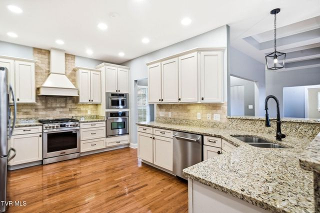 442 Grovemont Place, Piney Flats, TN 37686