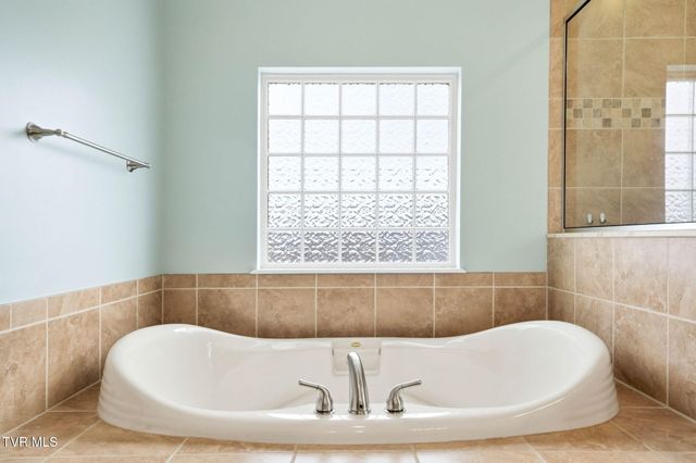 442 Grovemont Place, Piney Flats, TN 37686