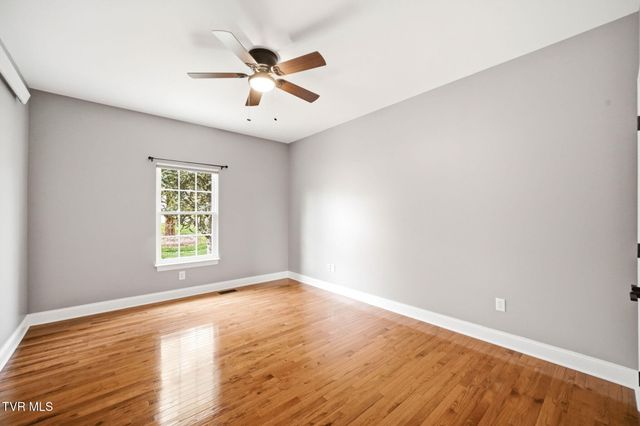 442 Grovemont Place, Piney Flats, TN 37686