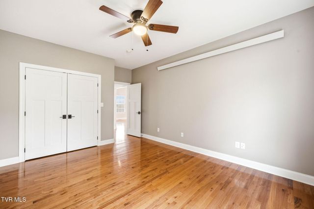 442 Grovemont Place, Piney Flats, TN 37686