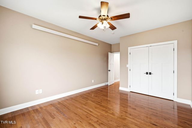 442 Grovemont Place, Piney Flats, TN 37686