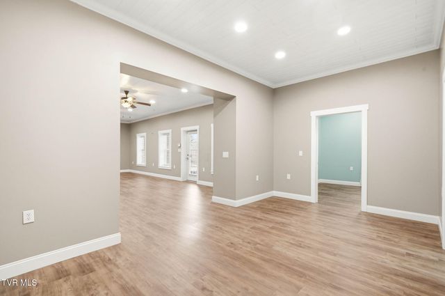 442 Grovemont Place, Piney Flats, TN 37686