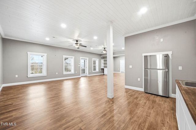 442 Grovemont Place, Piney Flats, TN 37686