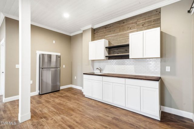 442 Grovemont Place, Piney Flats, TN 37686