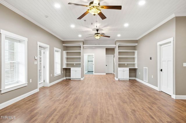 442 Grovemont Place, Piney Flats, TN 37686