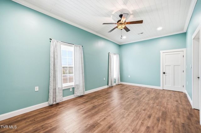 442 Grovemont Place, Piney Flats, TN 37686