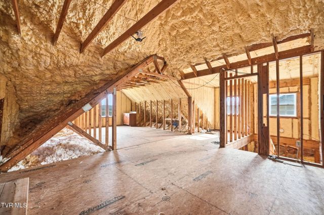 442 Grovemont Place, Piney Flats, TN 37686