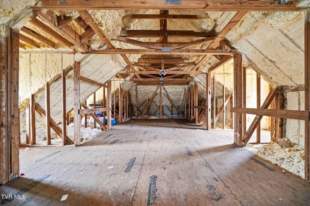 442 Grovemont Place, Piney Flats, TN 37686