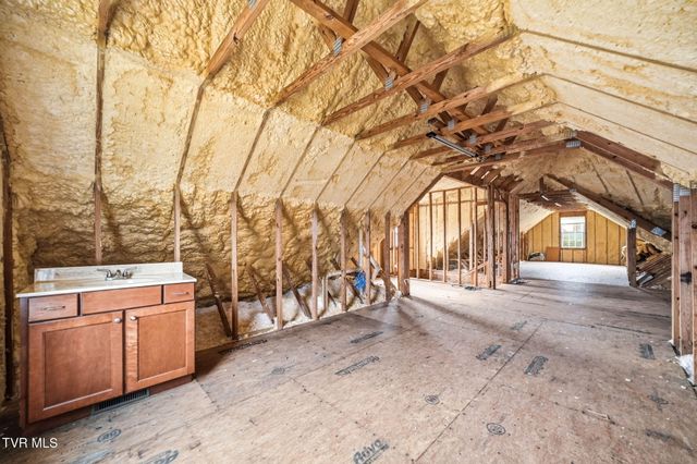 442 Grovemont Place, Piney Flats, TN 37686