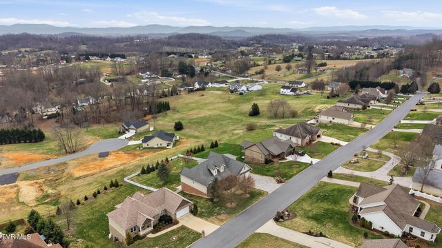 442 Grovemont Place, Piney Flats, TN 37686