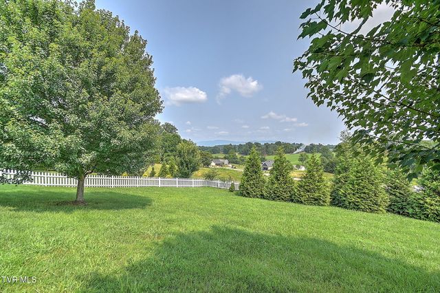 442 Grovemont Place, Piney Flats, TN 37686