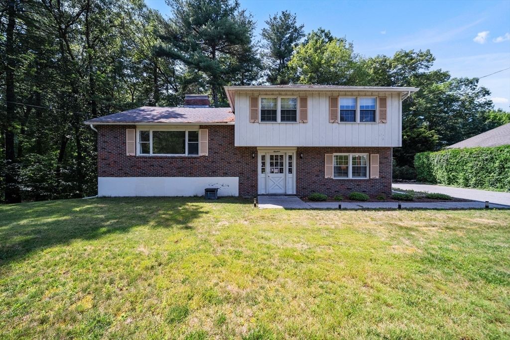 19 Magnolia Avenue, Lancaster, MA 01523