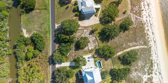 7205 Belle Fontaine Drive, Ocean Springs, MS 39564