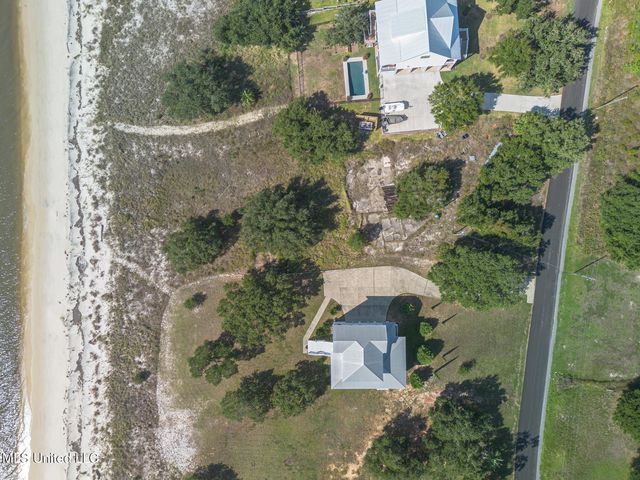 7205 Belle Fontaine Drive, Ocean Springs, MS 39564