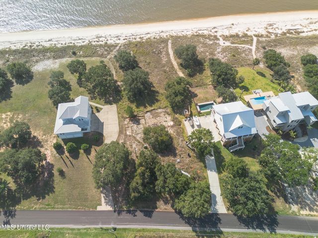 7205 Belle Fontaine Drive, Ocean Springs, MS 39564