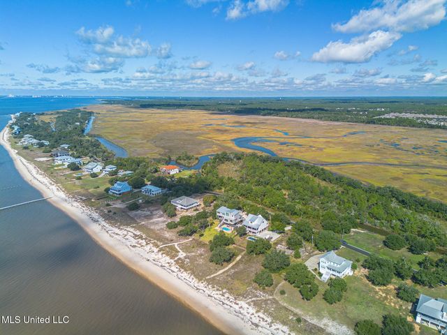 7205 Belle Fontaine Drive, Ocean Springs, MS 39564