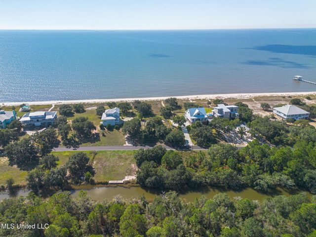 7205 Belle Fontaine Drive, Ocean Springs, MS 39564