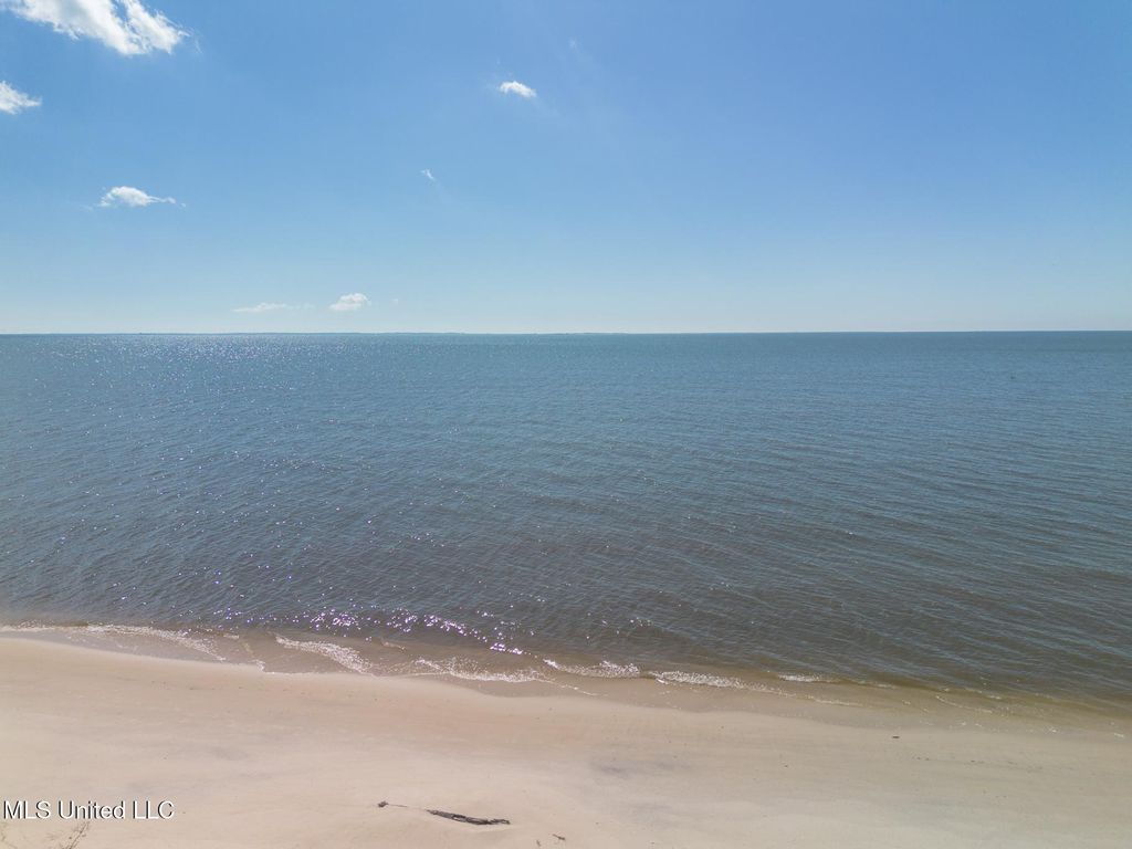 7205 Belle Fontaine Drive, Ocean Springs, MS 39564