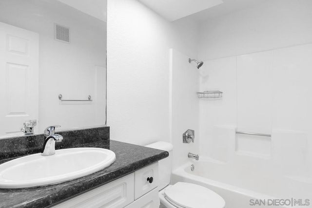 1564 Tanglewood Ln 15, Escondido, CA 92029