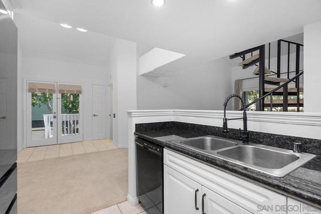 1564 Tanglewood Ln 15, Escondido, CA 92029