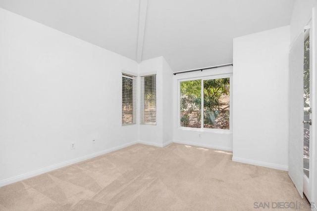 1564 Tanglewood Ln 15, Escondido, CA 92029