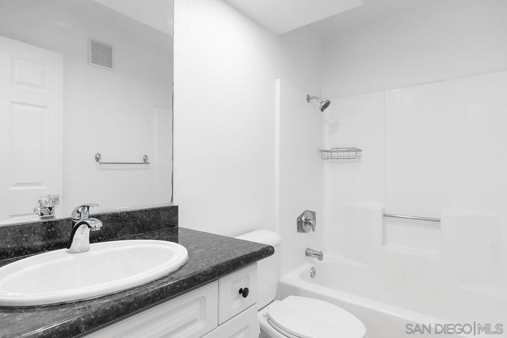 Image 16 of property listing at 1564 Tanglewood Ln 15, Escondido, CA 92029