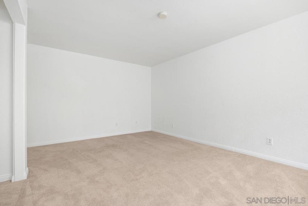 Image 17 of property listing at 1564 Tanglewood Ln 15, Escondido, CA 92029