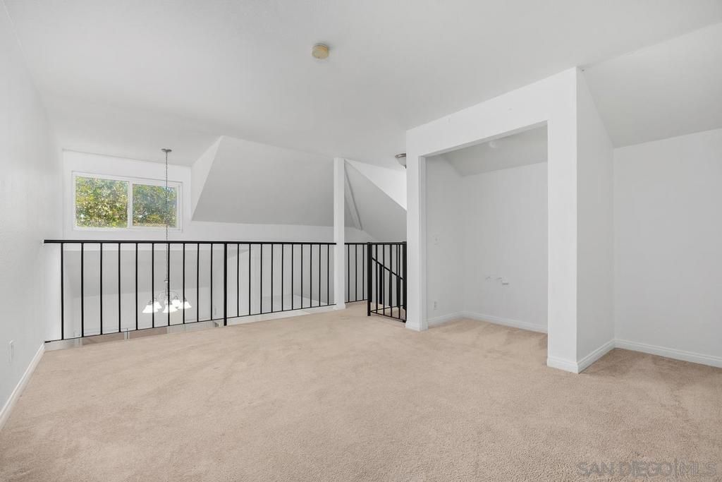 Image 18 of property listing at 1564 Tanglewood Ln 15, Escondido, CA 92029