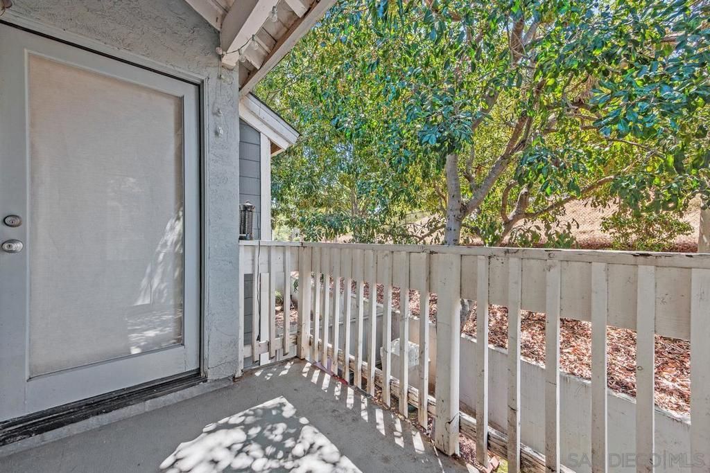 Image 20 of property listing at 1564 Tanglewood Ln 15, Escondido, CA 92029