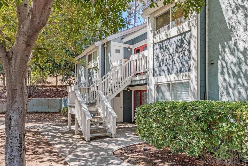 Image 23 of property listing at 1564 Tanglewood Ln 15, Escondido, CA 92029